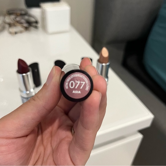 3 brand new Rimmel lipsticks - Picture 5 of 7